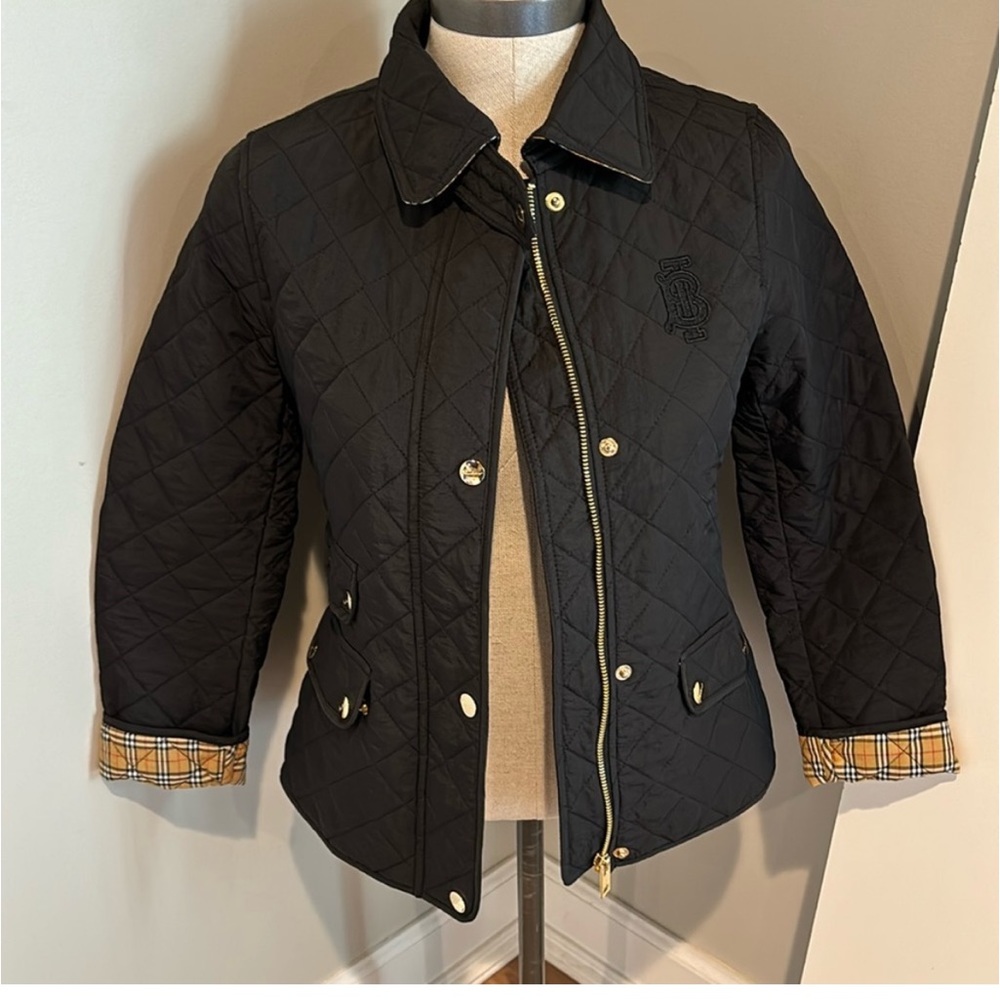 Burberry purchased from Poshmark @lidshernandez too small